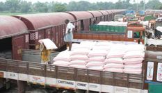 NF रेलवे ने Flood से पहले असम के FCI साइडिंग पर उतारा खाद्यान्न 