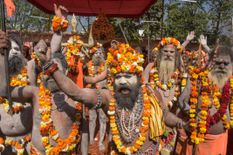 Haridwar Kumbh Mela 2021: व्यवस्थाओं से नाराज साधुओं ने किया मेला अधिकारी पर हमला