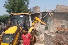 Municipal Corporation Action : अवैध निर्माणों को तोड़ने का अभियान, 17 सौ घरों पर चला बुल्डोजर, कृष्ण मंदिर भी ढहाया