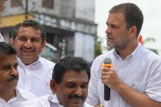 Kerala Election 2021 में राहुल गांधी का ऐलान, हर आदमी के खाते में डाले जाएंगे 6000 रुपये महीना