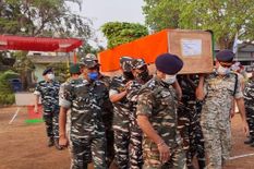 Naxalite Attack in Chhattisgarh : छत्तीसगढ़ में शहीद जवान राजकुमार यादव के घर अयोध्या में शोक जताने उमड़े लोग