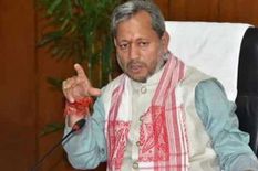 CM तीरथ सिंह रावत की कोरोना रिपोर्ट आई नेगेटिव, लोगों ने बांटी मिठाइयां