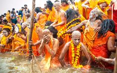 Female Naga Sadhus: नागा संन्यासी के लिए 200 महिलाओं ने कराया मुंडन संस्कार