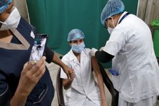 दिल्ली AIIMS पर टूटा Corona का कहर, टीका लगने के बावजूद 35 डॉक्टर पाए गए पॉजिटिव