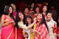 Durga Puja 2021: क्यों खेली जाती है सिंदूर खेला, जानिए खास बातें