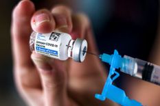 सावधानः तो क्या CORONA की ये दो वैक्सीन लगाना हो सकता है आपके लिए खतरनाक, सामने आई बड़ी जानकारी
