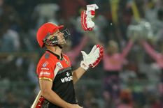 IPL 2021 LIVE: बैंगलोर को बड़ा झटका, कप्तान कोहली के बाद OUT हुए AB De Villiers