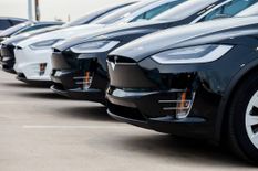 भारतीय इलेक्ट्रिक कार बाजार में जल्द होगी Tesla की एंट्री , गडकरी ने कहा - जल्द शुरू करें प्रोडक्शन

