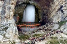 बाबा बफार्नी की पवित्र गुफा के अब तक कितने लाख श्रद्धालु कर चुके दर्शन, देखें ये रिपोर्ट