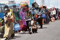 Migrants continue to migrate : महाराष्ट्र से  मजदूरों का पलायन जारी, ट्रेनों के लिए उमड़ी भीड़ और टिकटों की लंबी वेटिंग