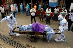 बिहार में धीरे-धीरे कम हो रहे हैं कोरोना के मरीज, लेकिन हर घंटे हो रही मौतों से उड़ेंगे नीतीश सरकार के होश