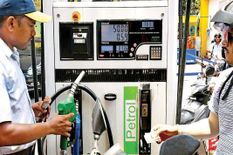 Petrol Price : पेट्रोल और डीजल को लेकर बड़ी राहत, आज भी नहीं बढ़े हैं भाव, ये है ताजा कीमत