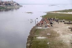 हे भगवान! अब गंगा नदी में लगा Corona मरीजों की लाशों का ढ़ेर, एकसाथ मिले 46 शव