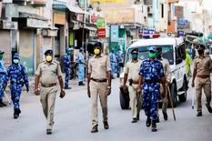 कुशीनगर में पुलिस पर पथराव,तीन पुलिसकर्मी घायल 





