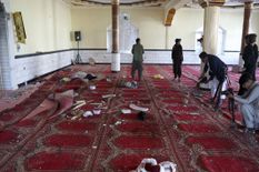 मस्जिद में नमाज के वक्त ही हुआ भीषण धमाका, एक झटके में हुए इतने लोगों की मौत, बिछ गई लाशें