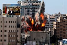 Israel Palestine War : इजराइल का बड़ा एक्शन, गाजा में Hamas Chief के घर पर बरसाए बम
