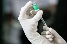 सुप्रीम कोर्ट में मोदी सरकार का दावा: 2021 के अंत तक देश की पूरी आबादी को लग जाएगा टीका