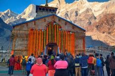 Baba Kedarnath : बाबा केदारनाथ भी कोविड प्रोटोकॉल में , बिना तीर्थयात्रियों के हुई पूजा, चारधाम यात्रा अस्थायी रूप से स्थगित

