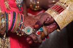 Yogi government का बड़ा फैसला : शादियों में सिर्फ 25 लोग होंगे शामिल, आयोजक की होगी जिम्मेदारी