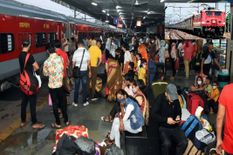 Yaas Cyclone के कारण Indian Railways ने रद्द की ट्रेनें, बढ़ाए कई के बढ़ा फेरे, देखें पूरी लिस्ट