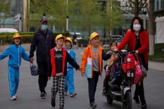 बूढ़ी होती जनसंख्या से घबराया चीन, अब इतने बच्चे पैदा करने की नीति को दी मंजूरी
