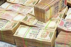3.76 लाख रुपए के 500 और 1,000  के पुराने नोट बरामद , कहा - तंत्र-मंत्र से 500 रुपए के नए नोट में बदलने का था प्लान