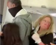 महिला पैसेंजर को आया गुस्सा, तोड़ दिया Flight Attendant के दांत, देखें वीडियो





