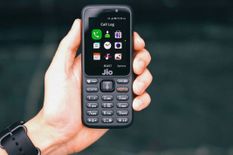 Jio Phone यूजर्स की बल्ले-बल्ले, अब बिना पैसे कर सकेंगे WhatsApp कॉल
