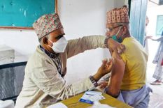इस पड़ोसी देश में आया महासंकट, पहली वैक्सीन भारत तो दूसरी चीन की लगाने को तैयार
