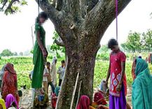 खुलासाः पेड़ से लटकी मिली नाबालिग लड़कियों का सामूहिक बलात्कार कर की हत्या