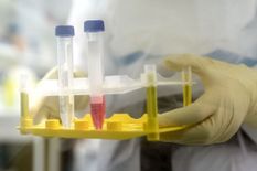 सावधानः कोरोना से जंग में सबसे फिसड्डी निकली ये वैक्सीन, वैज्ञानिकों ने दी चौंकाने वाली जानकारी