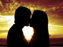 International Kissing Day: 'किस' करने से मिलते हैं कई जादुई फायदे, जानकर रह जाएंगे दंग



