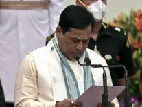 असम के पूर्व मुख्यमंत्री सर्बानंद सोनोवाल को मिला आयुष मंत्रालय, 43 नए मंत्रियों ने ली शपथ