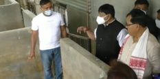 असम मंत्री अतुल बोरा ने अफ्रीकी स्वाइन बुखार से प्रभावित दरांग का किया दौरा 