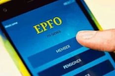 EPFO खाताधारकों के लिए खुशखबरी, घर बैठे ऑनलाइन ट्रांसफर करें PF की रकम, जानिए क्या है तरीका



