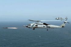 भारतीय नौसेना को अमेरिका से मिले बेहद खतरनाक 2 MH-60R हेलीकॉप्टर, कांप उठा चीन और पाकिस्तान