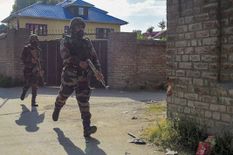 जम्मू कश्मीर में सफेद कॉलर आतंकवादी सिंडिकेट का भंडाफोड़, 5 लोग गिरफ्तार