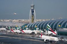 दुबई अंतर्राष्ट्रीय हवाईअड्डे पर टकरा गए दो यत्री विमान, जानिए फिर क्या हुआ