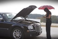 बारिश के मौसम में कभी भी धोखा दे सकती है Car की Battery, ऐसे रखें ख्याल