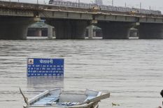 Delhi Flood Alert: दिल्ली में बाढ़ जैसे हालात, खतरे के निशान से ऊपर बह रही यमुना, अलर्ट जारी

