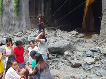 सि‍क्‍क‍िम में रेल प्रोजेक्‍ट के टनल में बड़ा हादसा, काम कर रहे 8 मजदूर बह गए, एक की मौत

