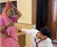 पोते के साथ दादी ने किया नागिन डांस, धूम मचा रहा यह वीडियो



