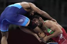 टोक्यो ओलंपिकः ईरानी खिलाड़ी ने बजरंग के चोटिल घुटने पर किया वार, लेकिन देसी हीरो ने चटा दी धूल, जानिए कैसे