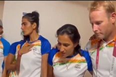 टोक्यो ओलंपिक में मेडल से चूकीं टीम को पीएम मोदी ने किया फोन तो रो पड़ी देश की बेटियां