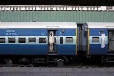 ट्रेन में सफर के दौरान अगर की ऐसी गलती तो होगी 3 साल तक की जेल, रेलवे ने दी चेतावनी! 



