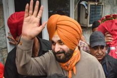पंजाब: विवादित बयानों पर घिरे सिद्धू के सलाहकार मलविंदर सिंह माली ने दिया इस्तीफा