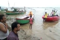 मिर्जापुर में श्रद्धालुओं से भरी नाव गंगा में पलटी, झारखंड के 12 लोग डूबे, 6 को बचाया गया, 6 लापता