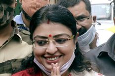 पश्चिम बंगाल चुनाव में ममता बनर्जी को चुनौती देने वालीं भाजपा नेता को लगा तगड़ा झटका, जानिए कैसे