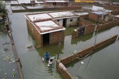 यूपी में मूसलाधार बारिश की वजह से कई जगह हादसे, अब तक पांच बच्चों सहित 16 की मौत