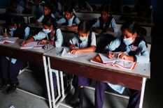15 दिन के लिए फिर से बंद होंगे स्‍कूल, कोरोना के चलते सरकार का बड़ा फैसला